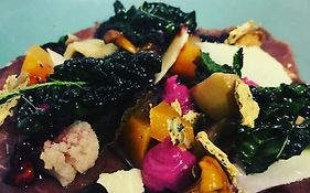 Vita Stenen Rum och Restaurang